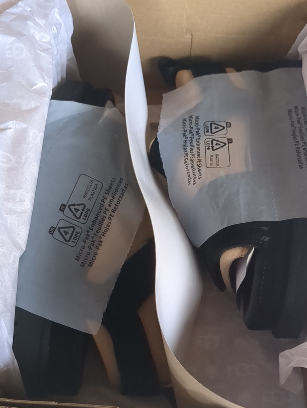 New UGG Goldenstar Sandals Size 7 Black - Picture 3 of 10